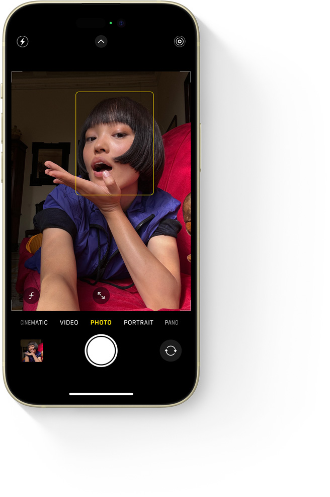 Sử dụng camera trước iPhone 15 Pro Max selfie là sự lựa chọn hoàn hảo